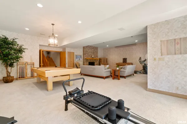 $930,000 | 200 West Ravinwoods Road, Peoria, IL 61615