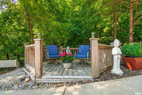 $930,000 | 200 West Ravinwoods Road, Peoria, IL 61615