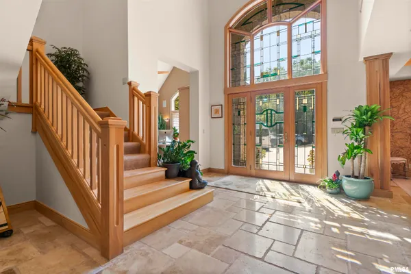 $930,000 | 200 West Ravinwoods Road, Peoria, IL 61615