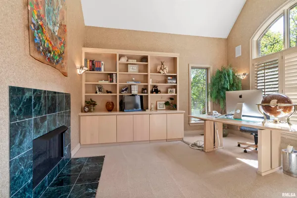 $930,000 | 200 West Ravinwoods Road, Peoria, IL 61615