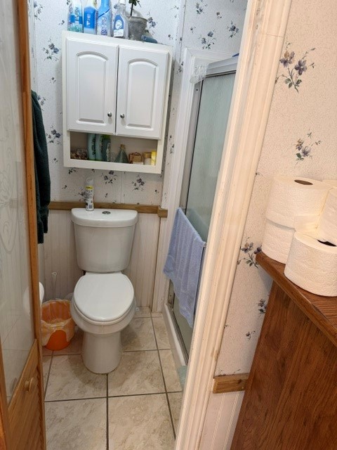 5023 Quail West Road Alvin, TX 77511 - Photo 15 of 22 s
Second bathroom