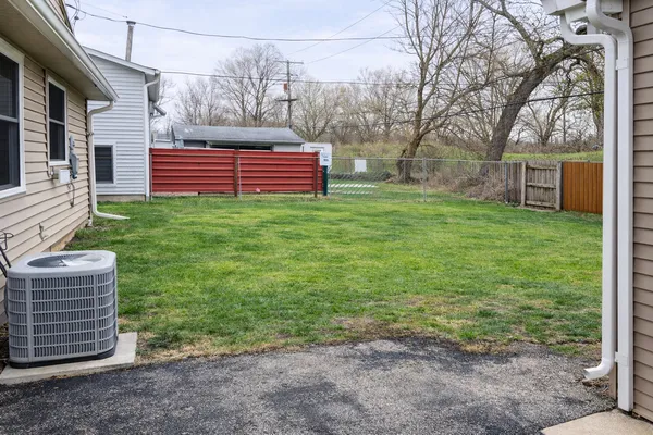 $2,500 | 222 Harrison Street, Carpentersville, IL 60110