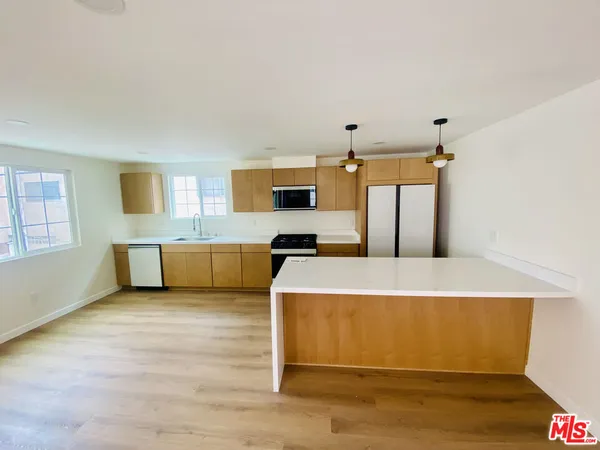 $4,695 | 1000 South Sherbourne Drive, Unit 1010, Los Angeles, CA 90035