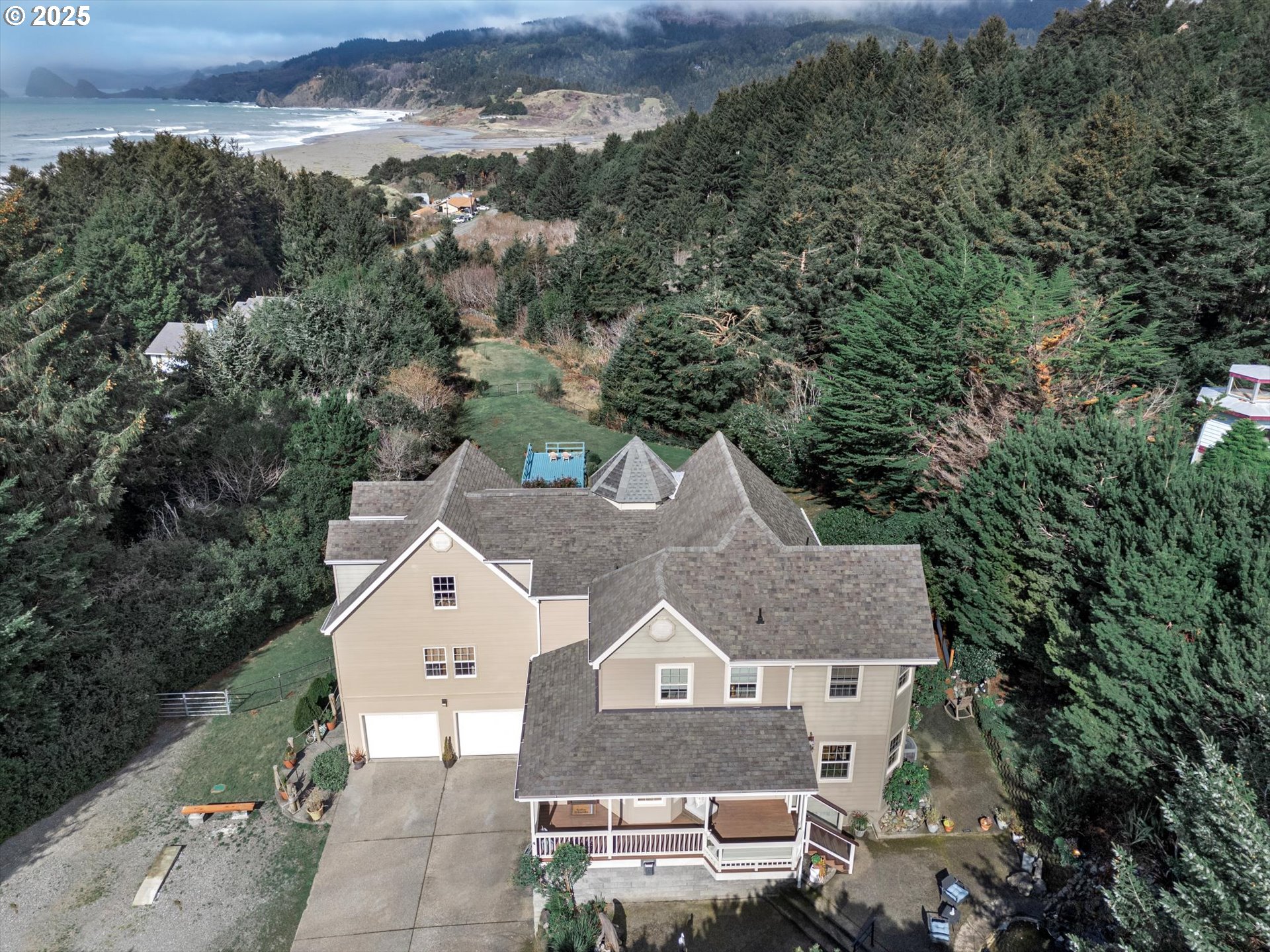 95161 Horizon Drive Gold Beach, OR 97444 - Photo 27 of 30 an aerial view of a house