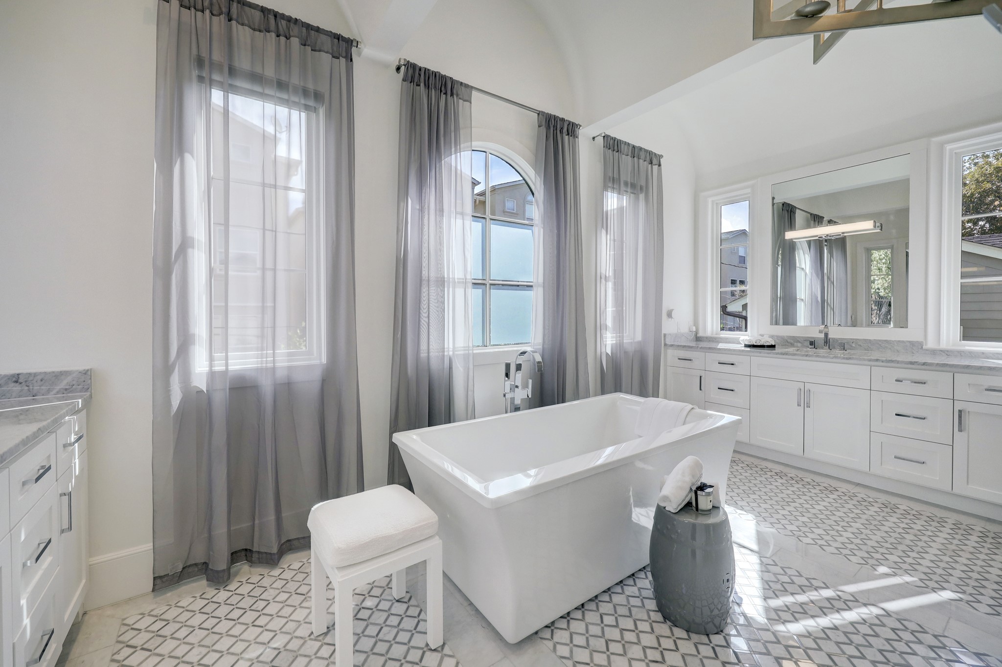 2501 Yupon Street Houston, TX 77006 - Photo 29 of 48 a spacious bathroom with a sink a toilet and shower