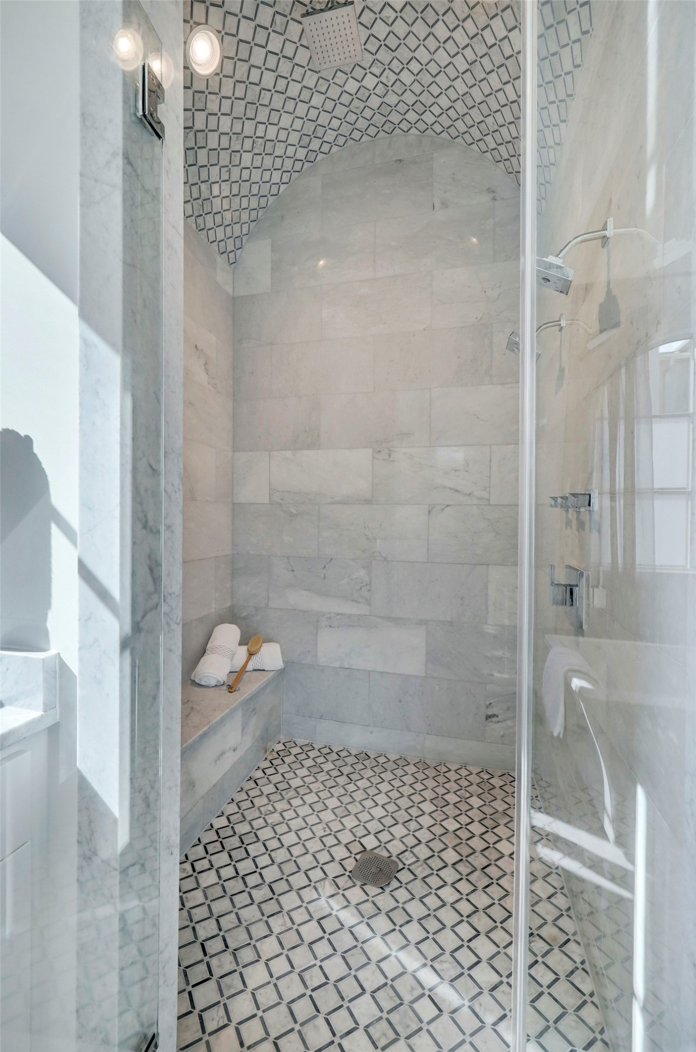 2501 Yupon Street Houston, TX 77006 - Photo 30 of 48 a bathroom with a shower