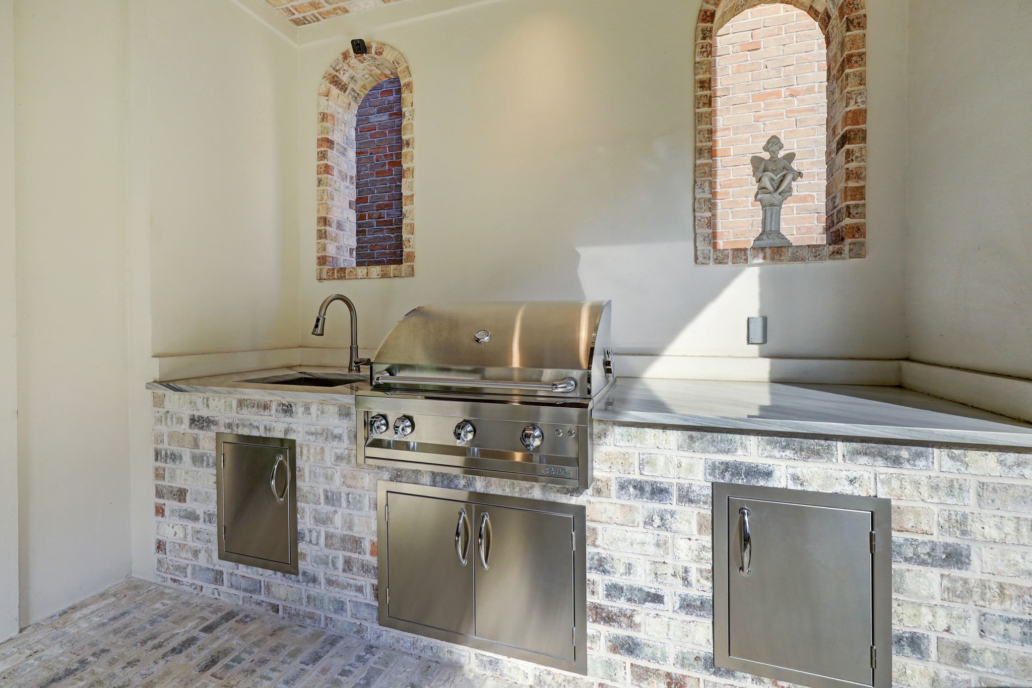 2501 Yupon Street Houston, TX 77006 - Photo 40 of 48 a kitchen with a stove and a sink