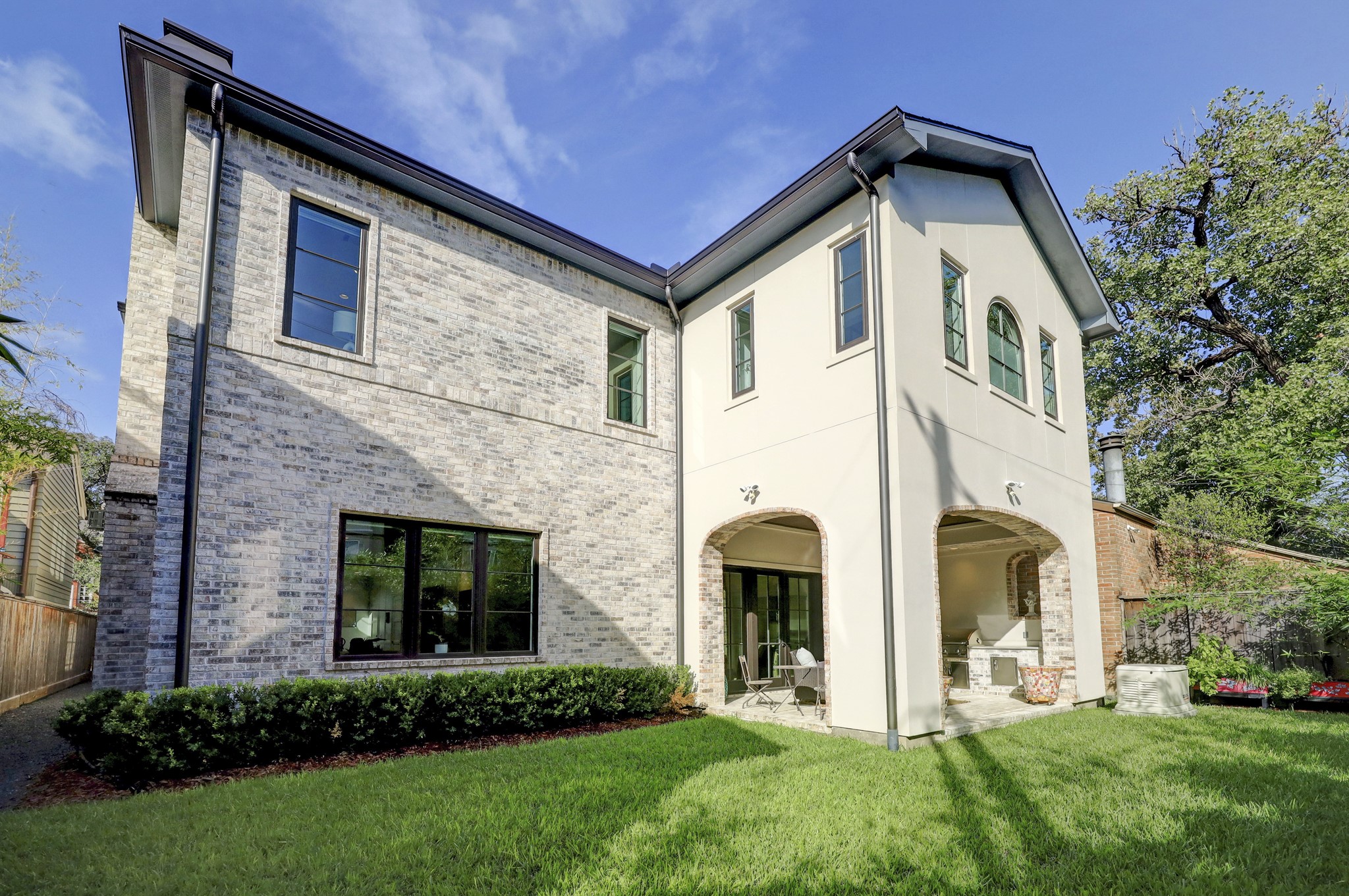 2501 Yupon Street Houston, TX 77006 - Photo 43 of 48 a front view of a house with garden