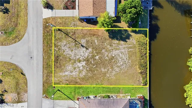 a view of an outdoor space and a lake view