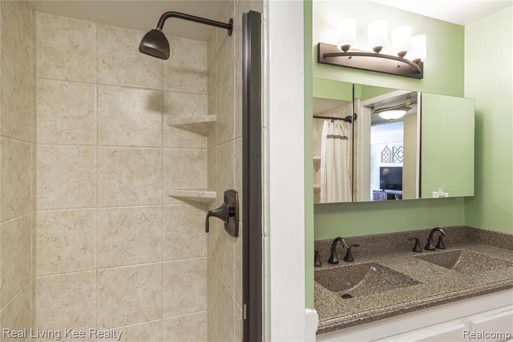 1853 Meadow Dale Court Rochester Hills, MI 48309 - Photo 25 of 43