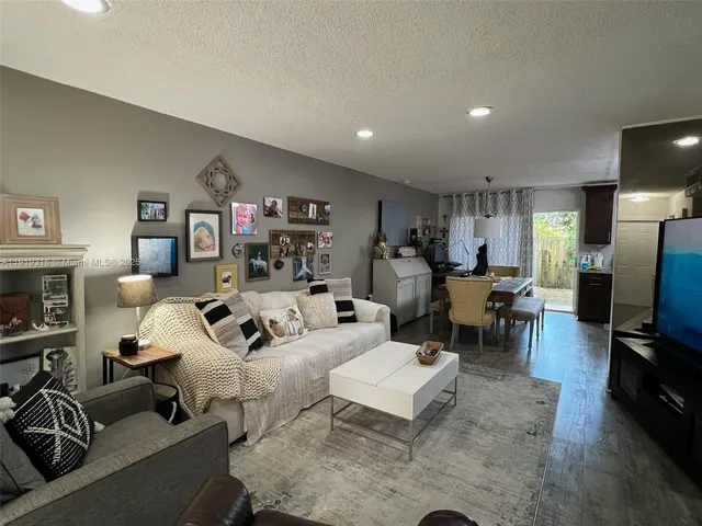 $2,600 | 8423 Southwest 137th Avenue, Unit 8423, Miami, FL 33183