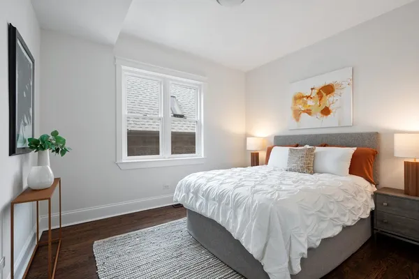 $1,225,000 | 840 West Buckingham Place, Unit 4, Chicago, IL 60657