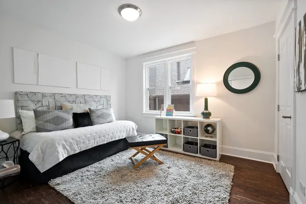 $1,225,000 | 840 West Buckingham Place, Unit 4, Chicago, IL 60657