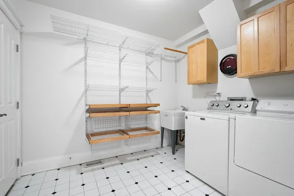 $1,225,000 | 840 West Buckingham Place, Unit 4, Chicago, IL 60657