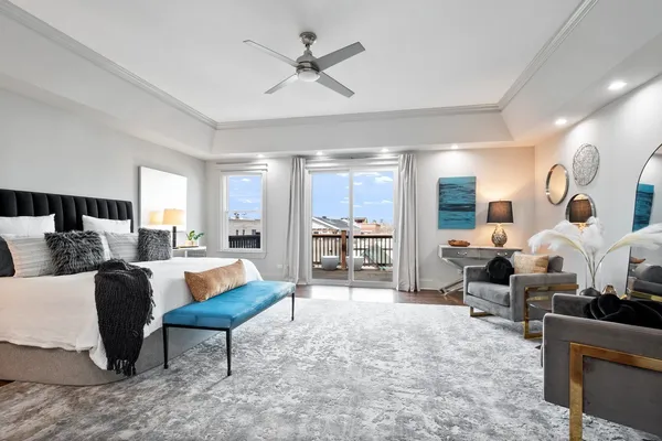 $1,225,000 | 840 West Buckingham Place, Unit 4, Chicago, IL 60657