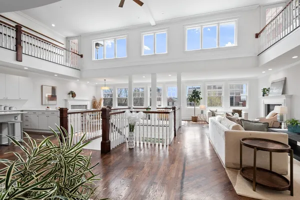 $1,225,000 | 840 West Buckingham Place, Unit 4, Chicago, IL 60657