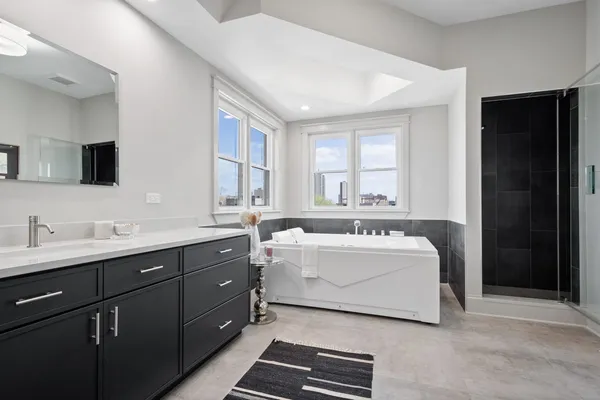 $1,225,000 | 840 West Buckingham Place, Unit 4, Chicago, IL 60657