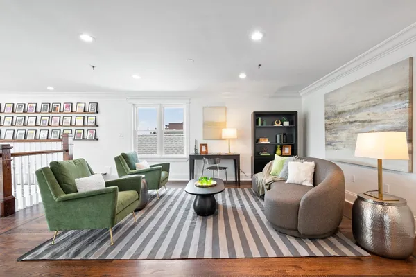 $1,225,000 | 840 West Buckingham Place, Unit 4, Chicago, IL 60657