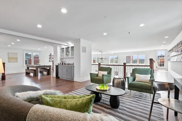 $1,225,000 | 840 West Buckingham Place, Unit 4, Chicago, IL 60657