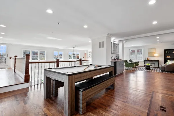 $1,225,000 | 840 West Buckingham Place, Unit 4, Chicago, IL 60657