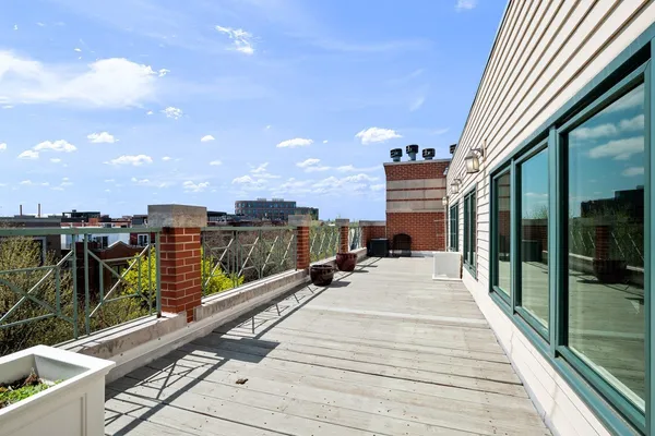 $1,225,000 | 840 West Buckingham Place, Unit 4, Chicago, IL 60657