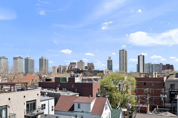 $1,225,000 | 840 West Buckingham Place, Unit 4, Chicago, IL 60657