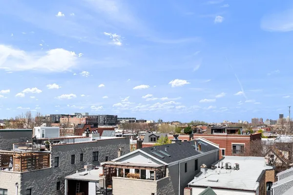 $1,225,000 | 840 West Buckingham Place, Unit 4, Chicago, IL 60657