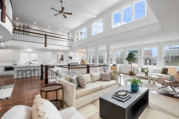 $1,225,000 | 840 West Buckingham Place, Unit 4, Chicago, IL 60657