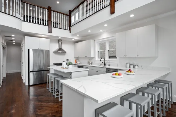 $1,225,000 | 840 West Buckingham Place, Unit 4, Chicago, IL 60657
