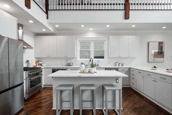 $1,225,000 | 840 West Buckingham Place, Unit 4, Chicago, IL 60657