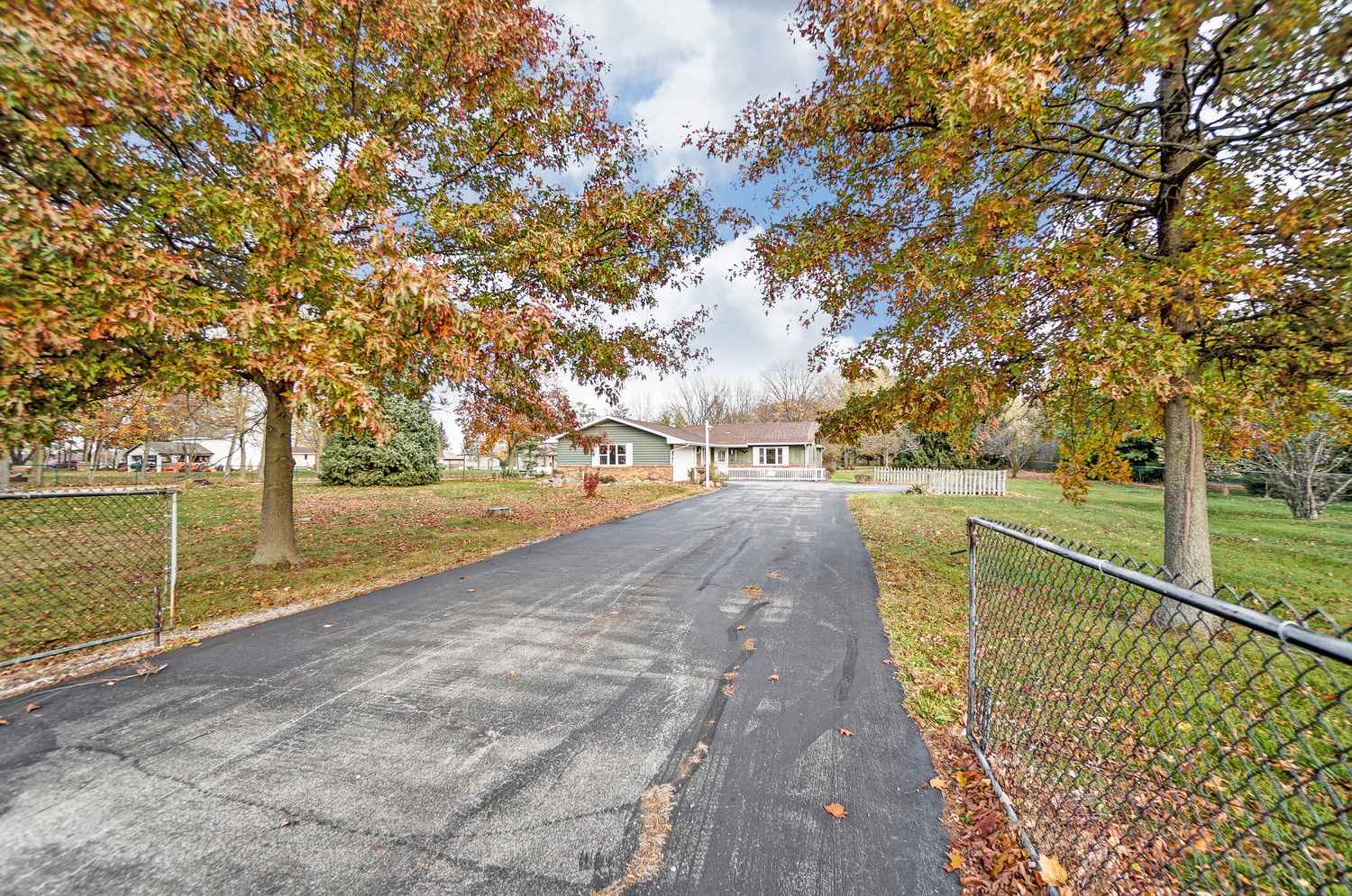 8324 Dafforn Road Churubusco, IN 46723 - Photo 4 of 36