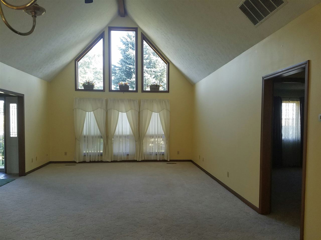 1305 East Kelly Road Frankfort, IN 46041 - Photo 3 of 12 Gallery Image 3