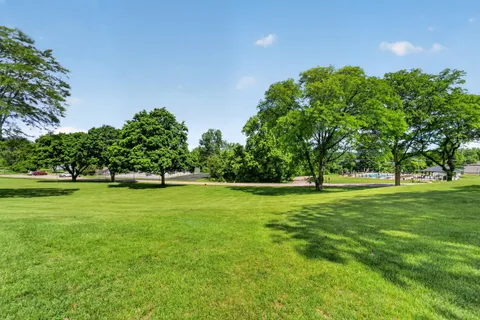 $275,000 | 33 Lausanne Court, Unit 3306, Geneva, WI 53147
