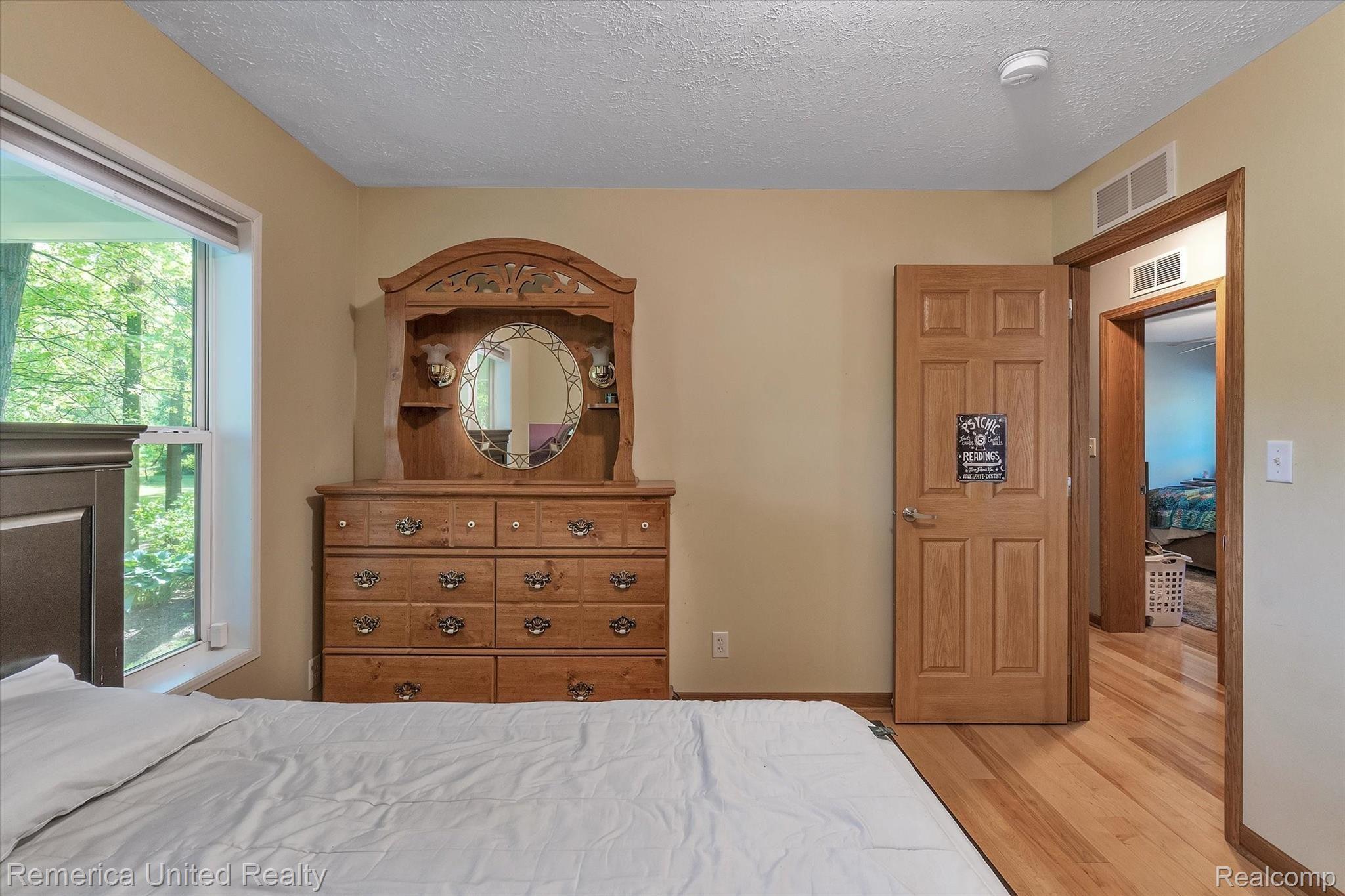 38048 Herman Street Romulus, MI 48174 - Photo 25 of 38 26-38048-Herman-St-WindowStill-Real-Estate-Photography-26.jpg