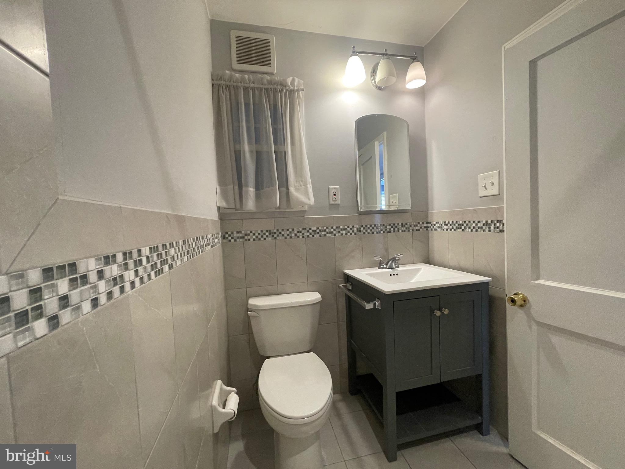 18 Greenhill Road, Unit A Media, PA 19063 - Photo 12 of 17 Full Bathroom