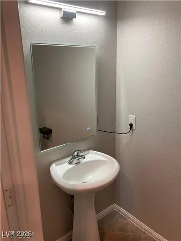 $2,450 | 843 Trout Stream Court, Henderson, NV 89052