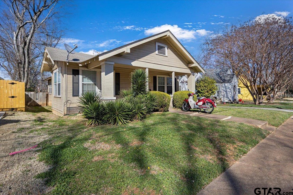 406 East Reeves Street Tyler, TX 75702 - Photo 2 of 3 a front view of a house with garden