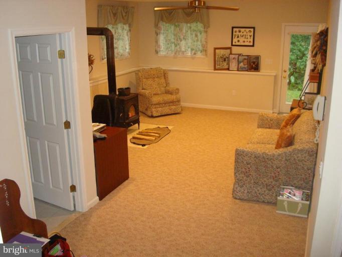 3664 Muddy Creek Road Edgewater, MD 21037 - Photo 14 of 28 Family Room