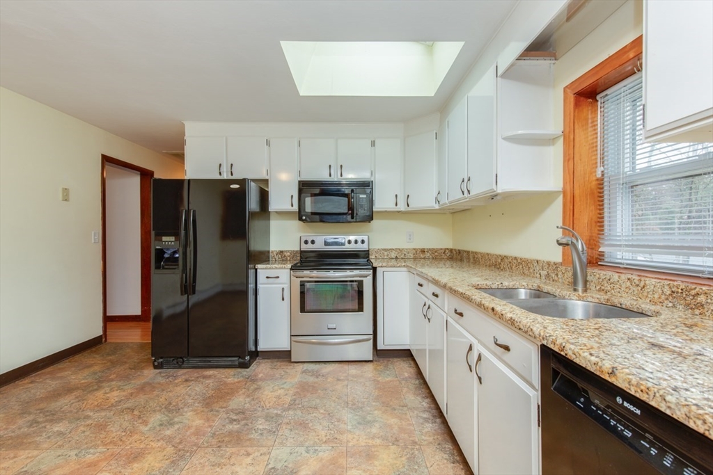 11 Lincoln Road Billerica, MA 01821 - Photo 6 of 34 Gallery Image 6