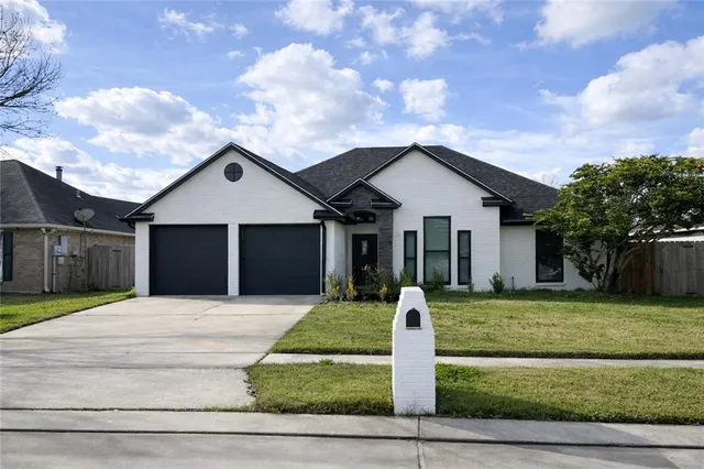 $247,900 | 33 Sandpiper Drive, Laplace, LA 70068