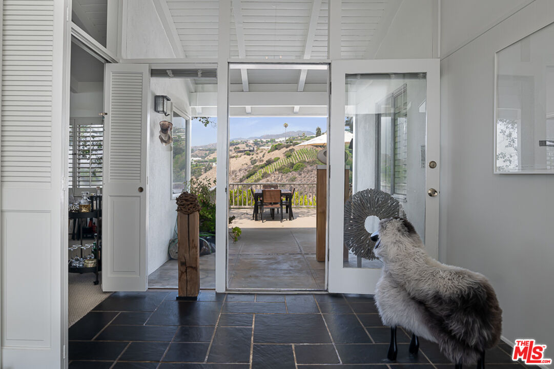 1373 Las Canoas Road Pacific Palisades, CA 90272 - Photo 4 of 19 a living room with furniture