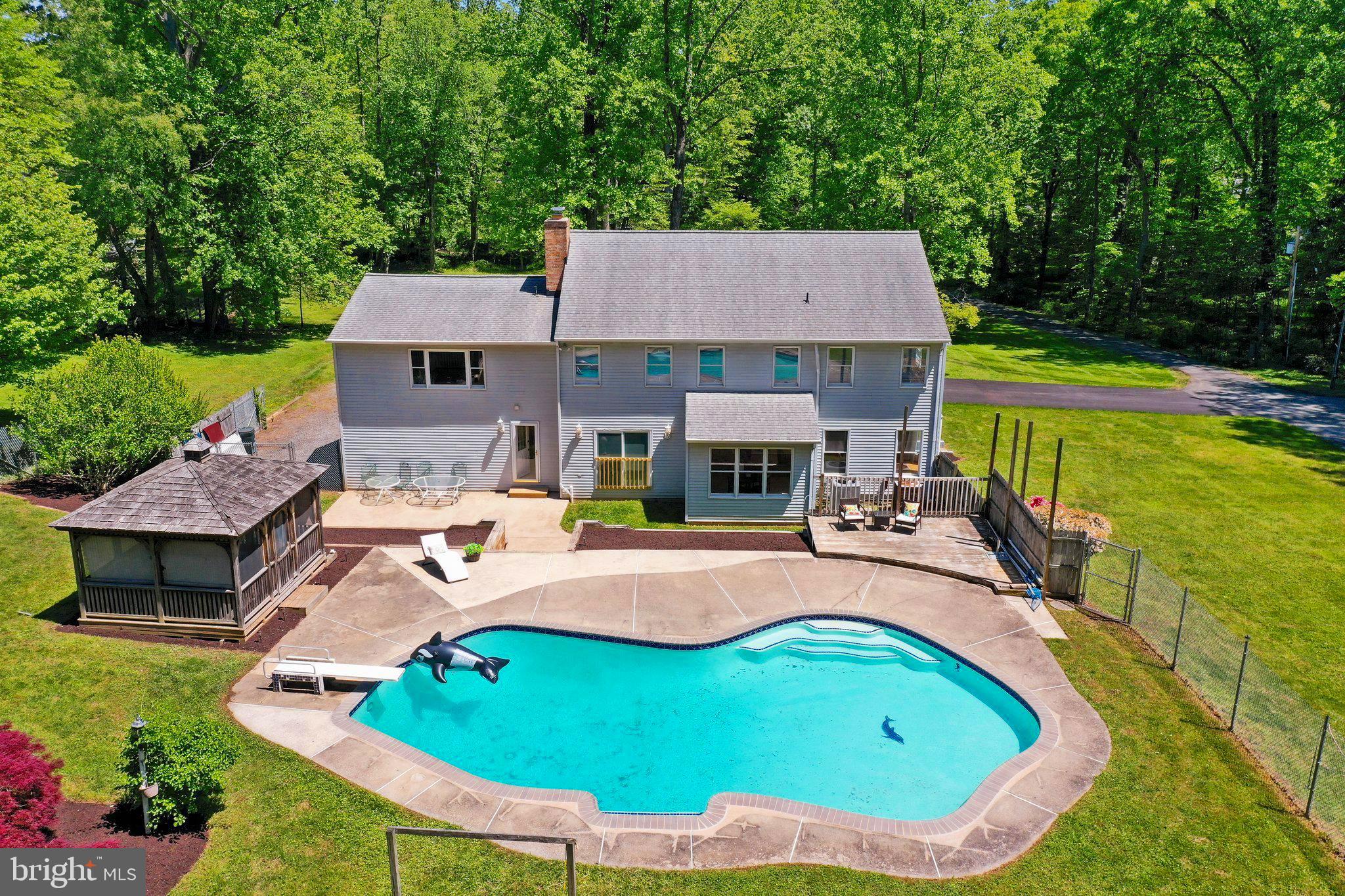 15120 Peach Orchard Road Silver Spring, MD 20905 - Photo 8 of 76 DON'T YOU JUST WANT TO JUMP RIGHT IN??