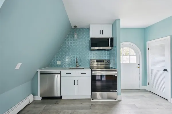 $3,000 | 450 Ocean Road, Unit B, Narragansett, RI 02882