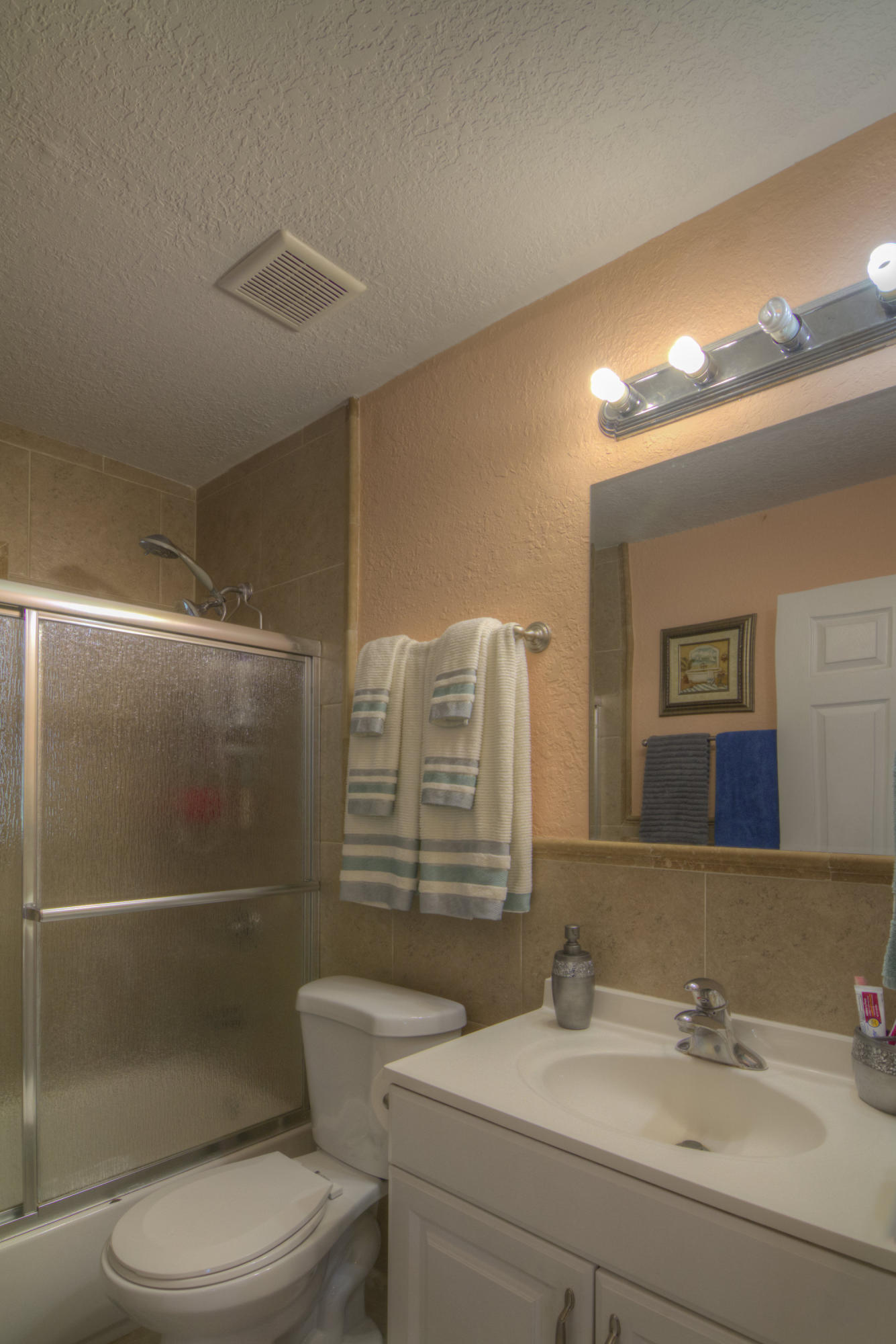 2724 Helyn Road Lake Worth, FL 33461 - Photo 22 of 23 Bathroom_Main