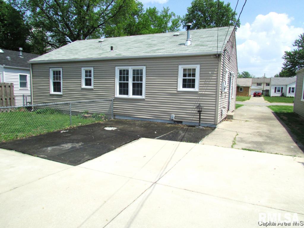 2305 South Spring Street Springfield, IL 62704 - Photo 15 of 15