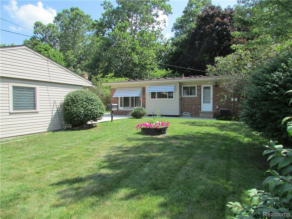 17147 Rougeway Street Livonia, MI 48152 - Photo 8 of 21 009.JPG