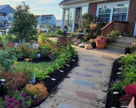 $2,900 | 3 Piave Terrace, Unit UPPR, Lindenhurst, NY 11757