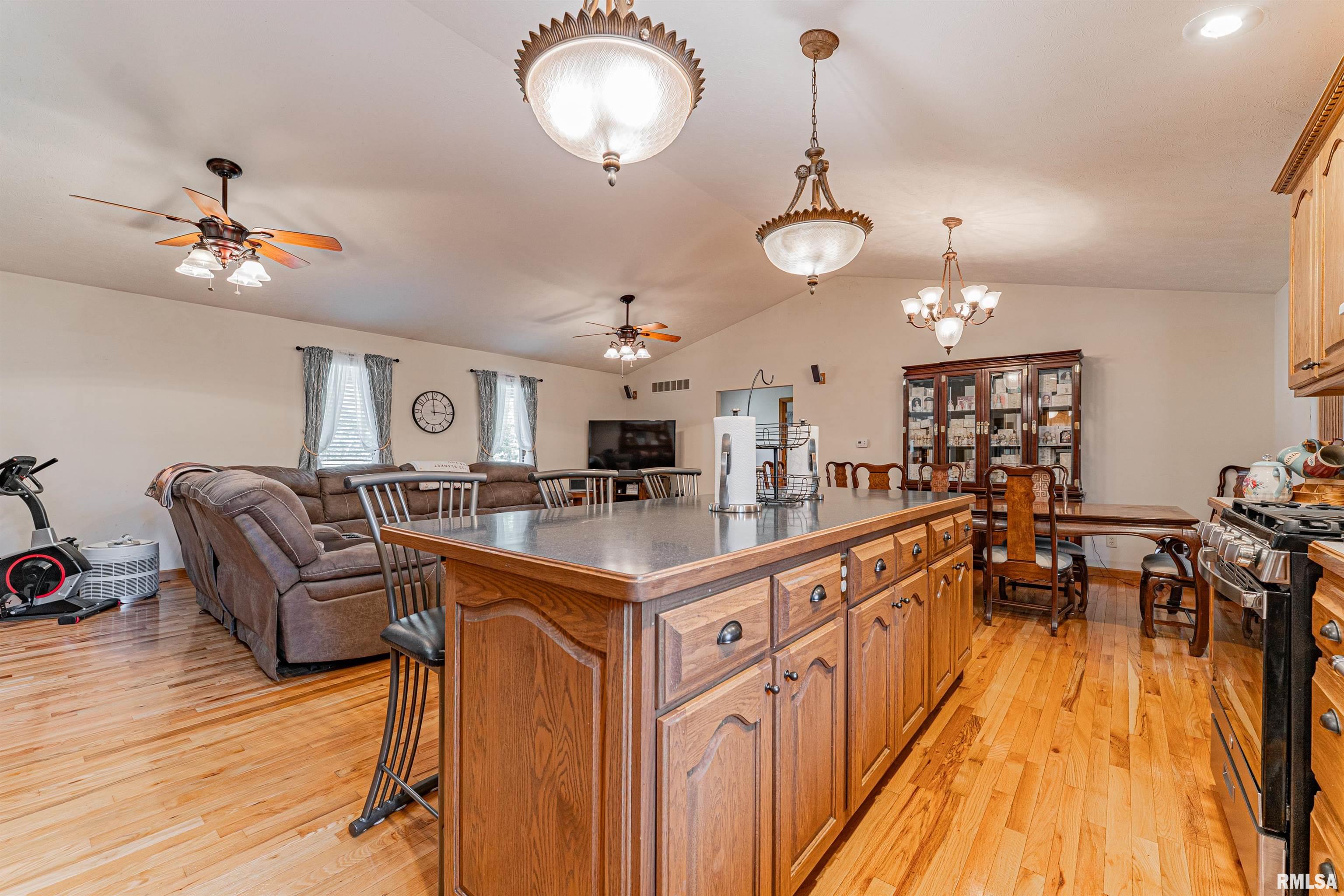 8484 Waynesville Road Wapella, IL 61777 - Photo 16 of 50 Gallery Image 16