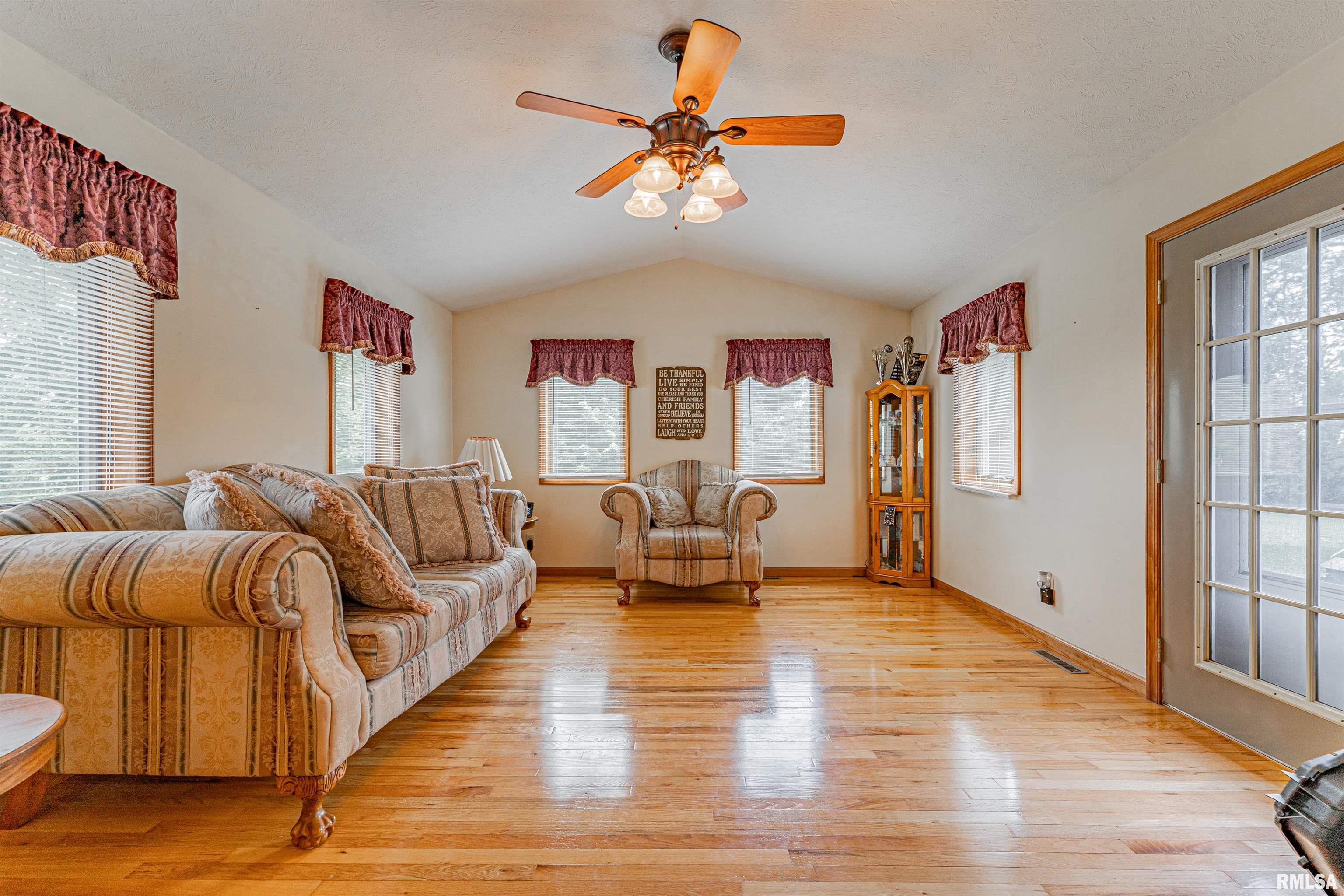 8484 Waynesville Road Wapella, IL 61777 - Photo 18 of 50 Gallery Image 18