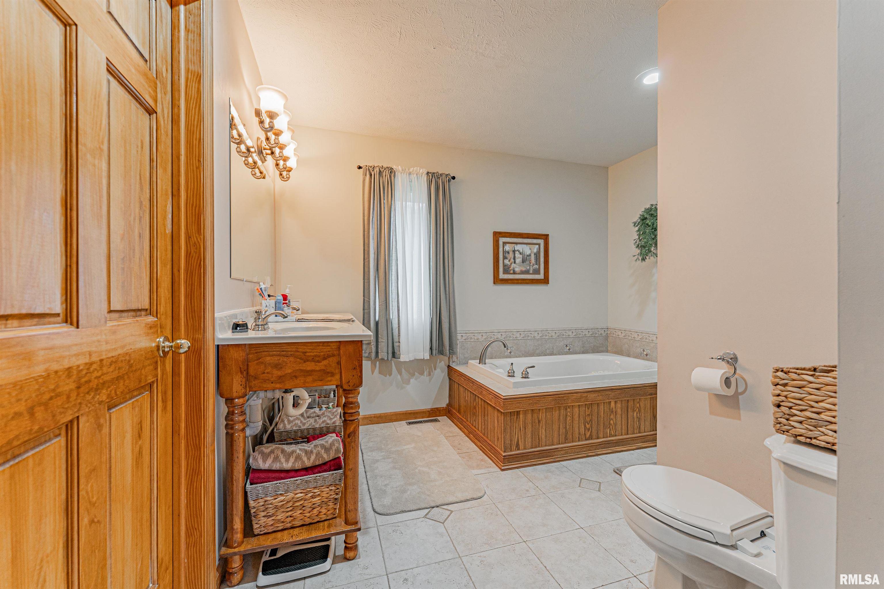 8484 Waynesville Road Wapella, IL 61777 - Photo 22 of 50 Gallery Image 22